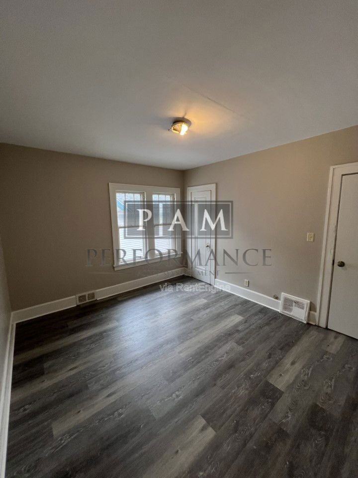 1213 Superior St - Photo 6 of 17