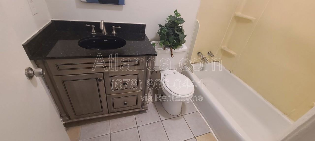 70 Chester Avenue Southeast #B - Photo 6 of 9