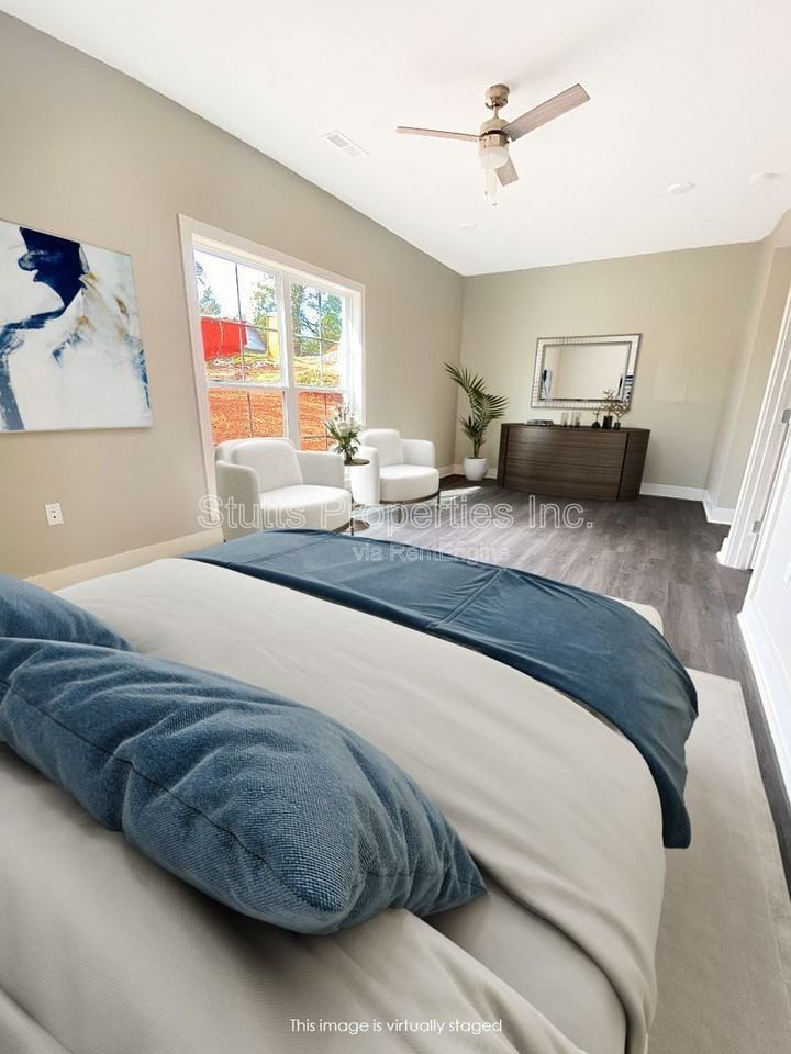 213 Virginia Ave - Photo 3 of 15