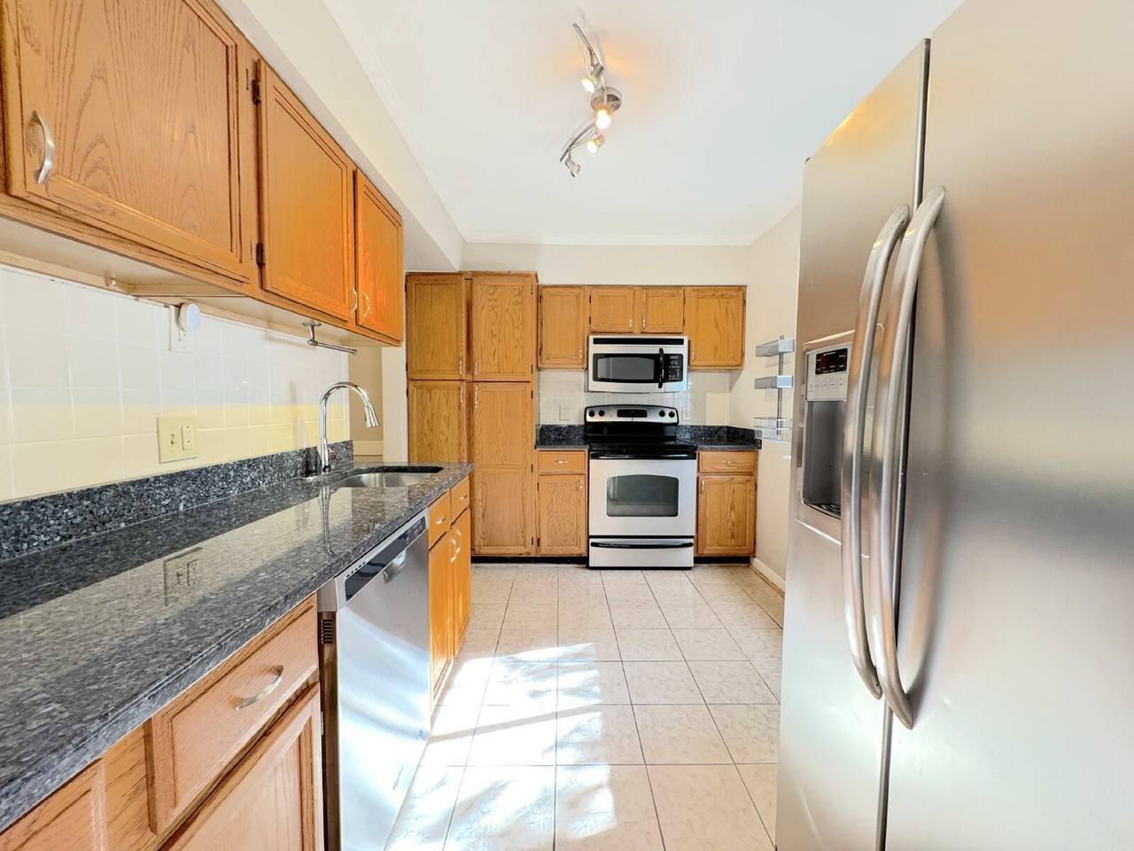 2334 Antiqua Ct - Photo 5 of 31