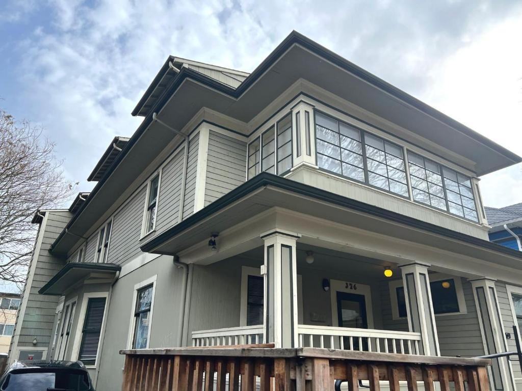 376 E 11th Ave - Photo 2 of 32