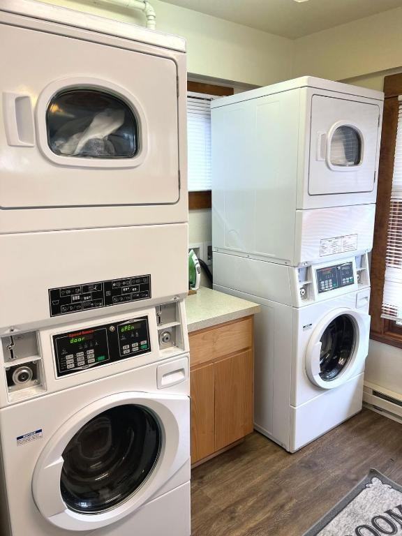 376 E 11th Ave - Photo 4 of 32