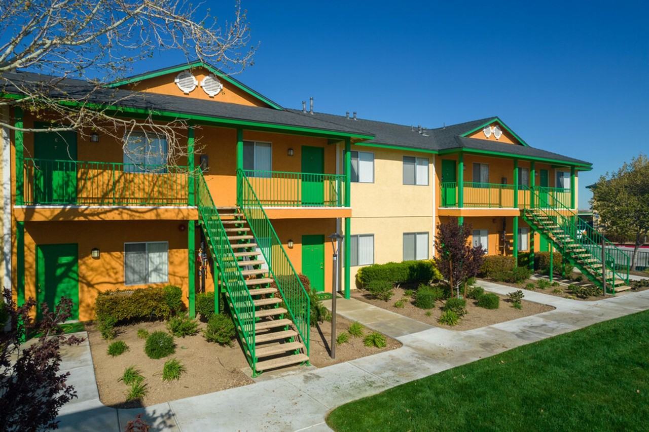 Golden Sands Apartments - Photo 4 of 34