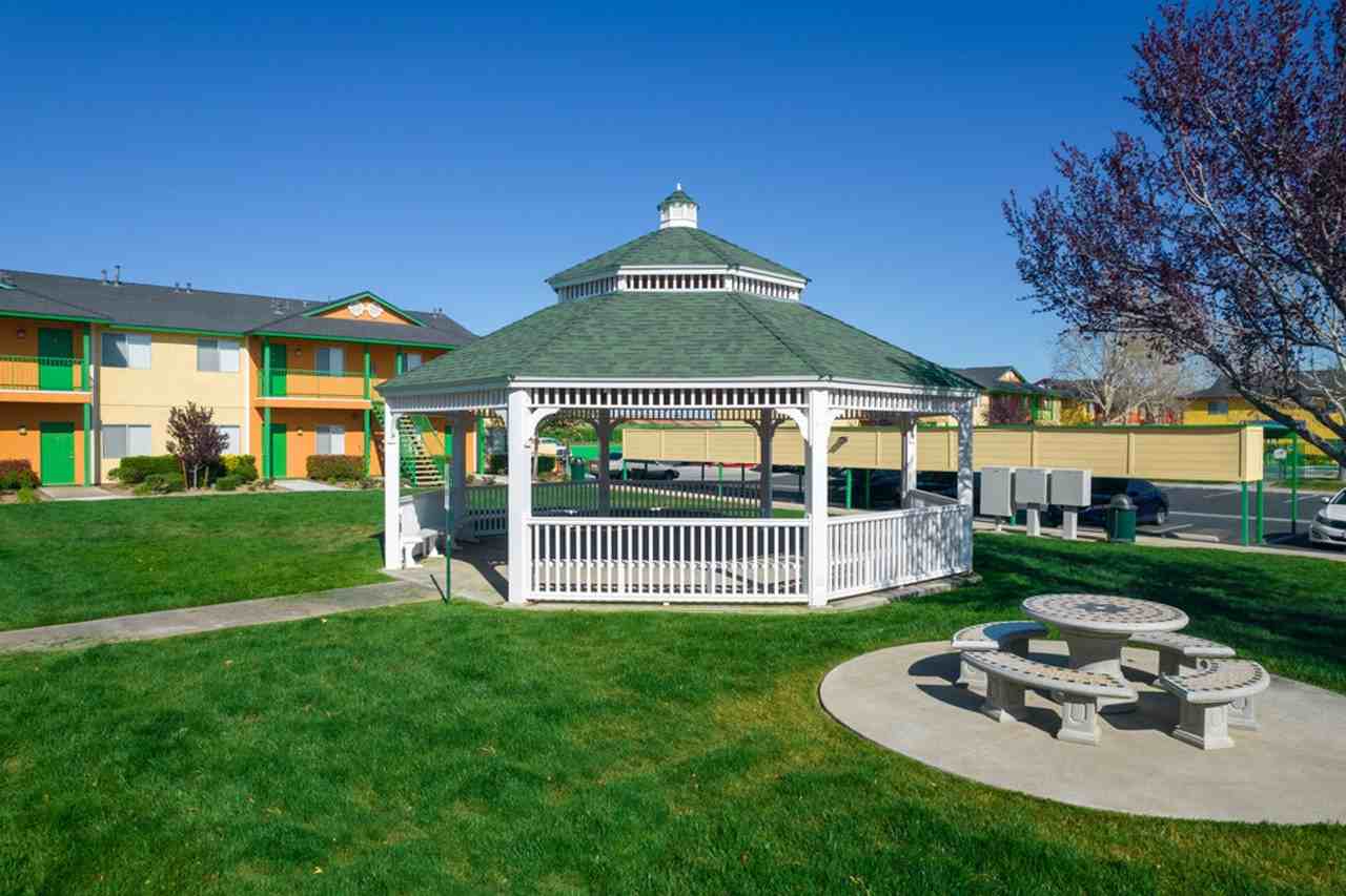 Golden Sands Apartments - Photo 6 of 34