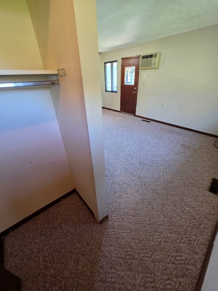 102 8th Ave Nw #09C - Photo 2 of 11