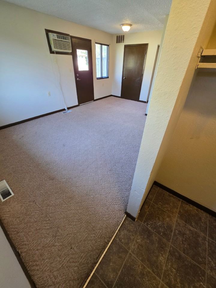 102 8th Ave Nw #11D - Photo 2 of 11