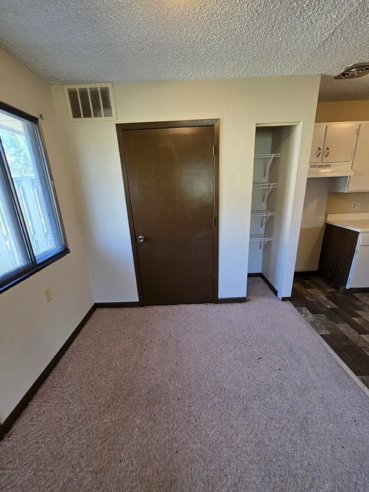 102 8th Ave Nw #11D - Photo 3 of 11