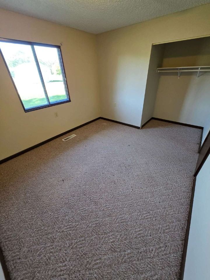 102 8th Ave Nw #11D - Photo 6 of 11