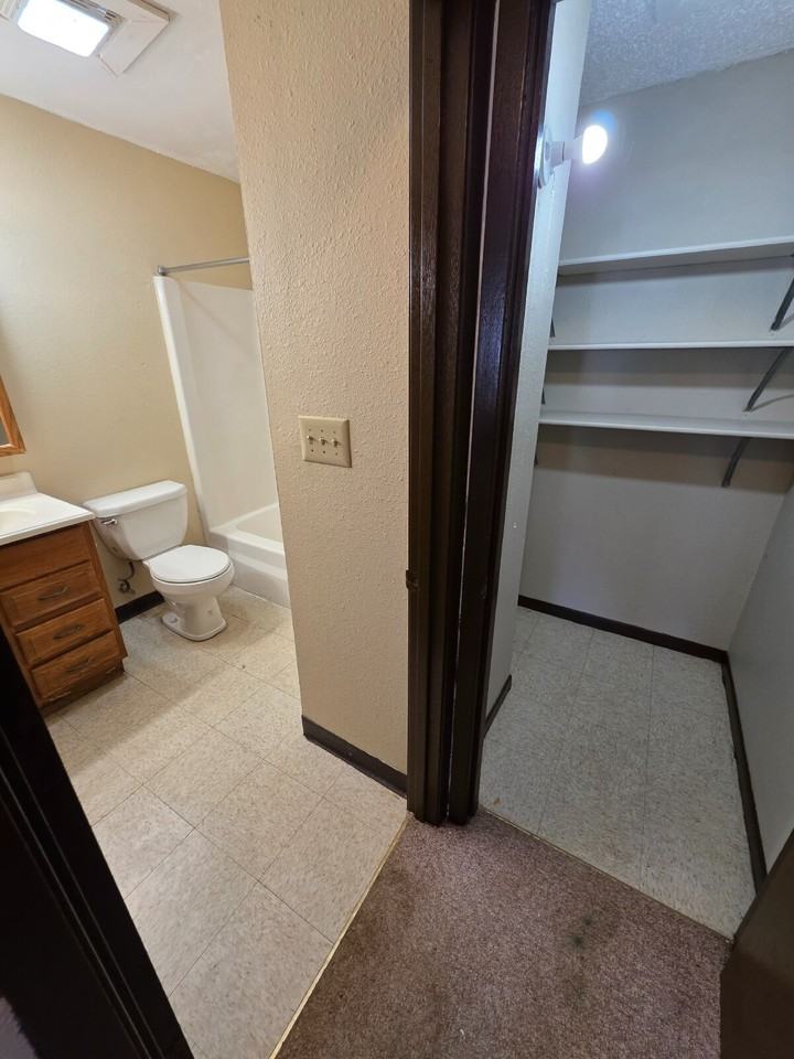 102 8th Ave Nw #11D - Photo 7 of 11