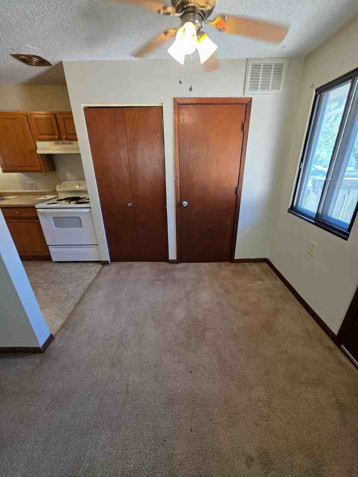 102 8th Ave Nw #15A - Photo 4 of 11