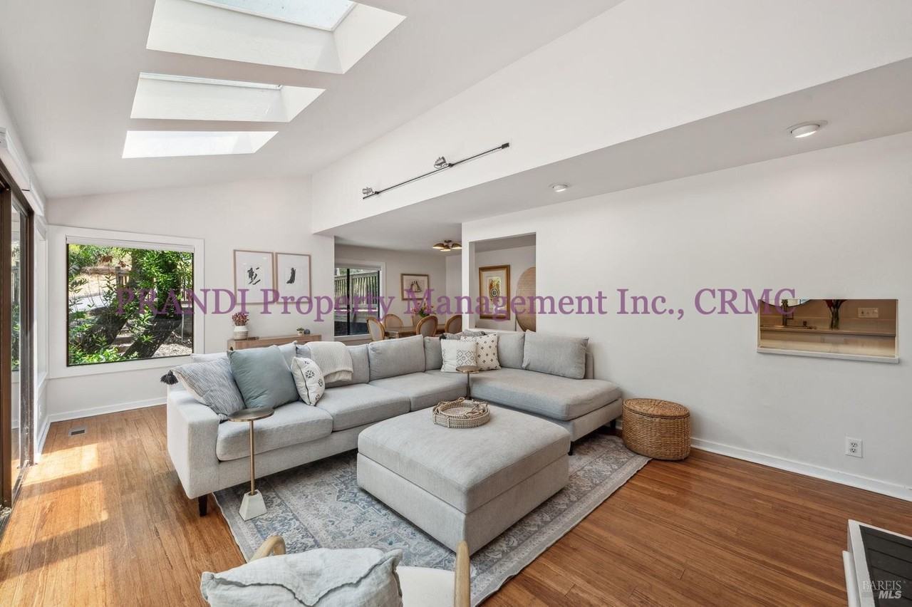 280 Oakcrest Rd - Photo 3 of 25