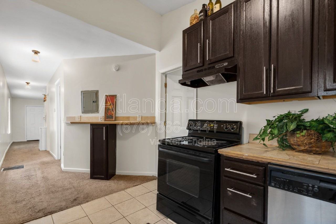 153 Little St Se - Photo 5 of 19