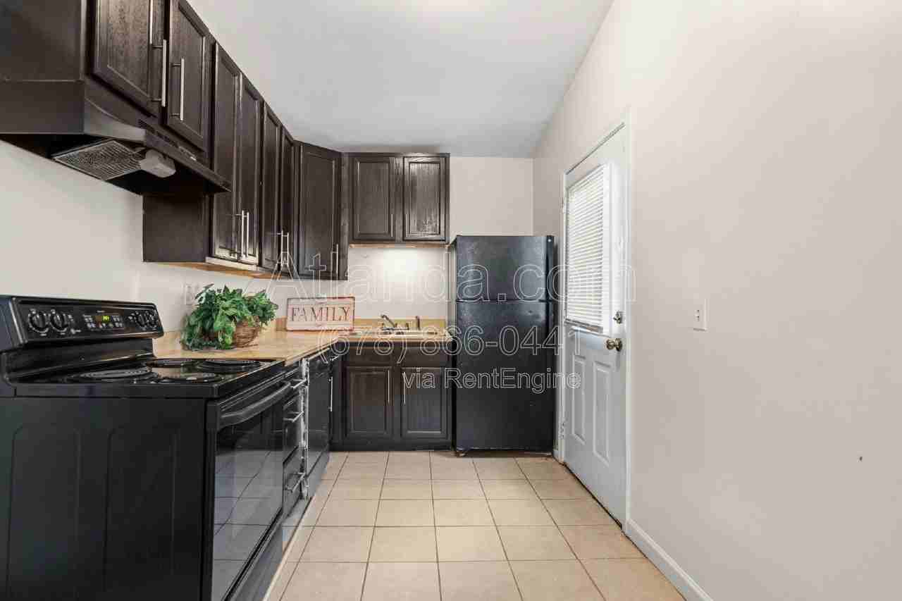 153 Little St Se - Photo 6 of 19