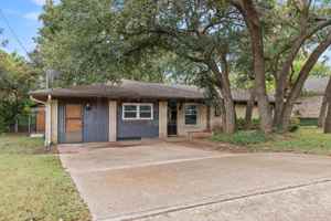 featured image of 8806 Fox Hollow Dr