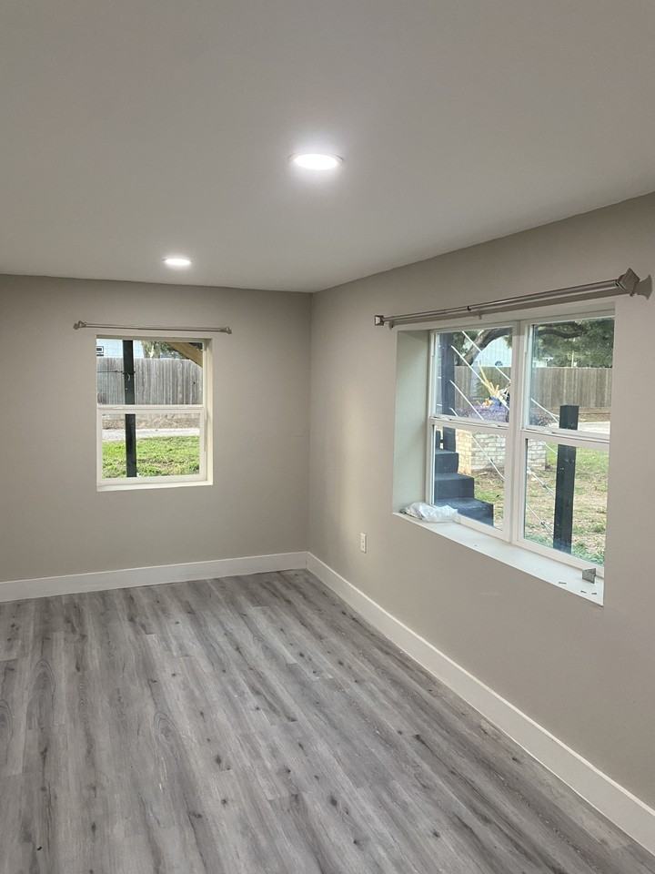 521 E Jackson St #B - Photo 2 of 20