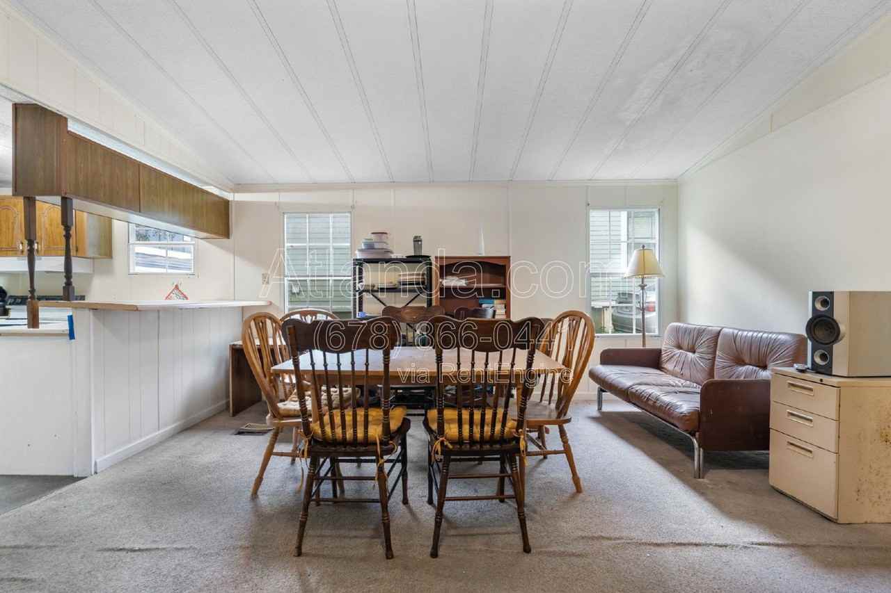 1061 Center St Nw #C - Photo 3 of 18