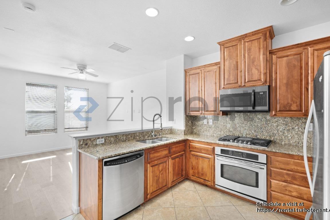 10923 Tower Park Dr - Photo 5 of 22