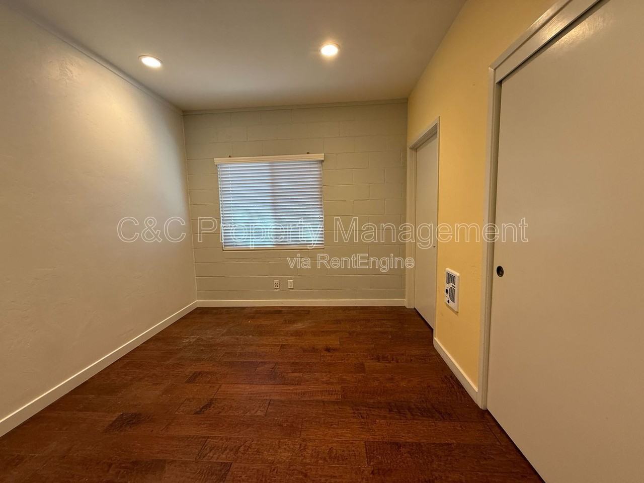 617 Water St #B - Photo 2 of 5