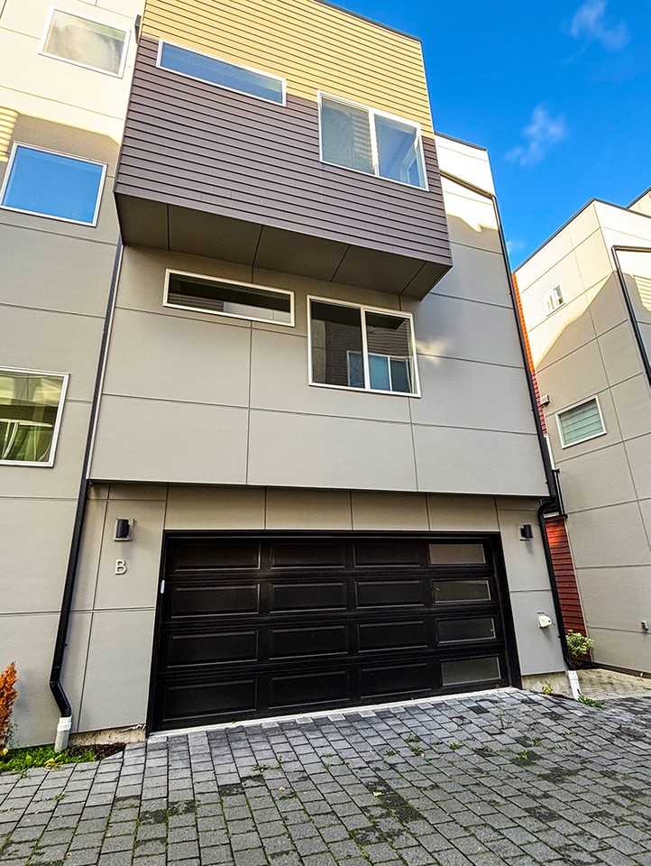 18526 Wallingford Ave N #B - Photo 3 of 28