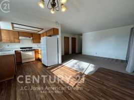 featured image of 1868 Ne Foothill Blvd