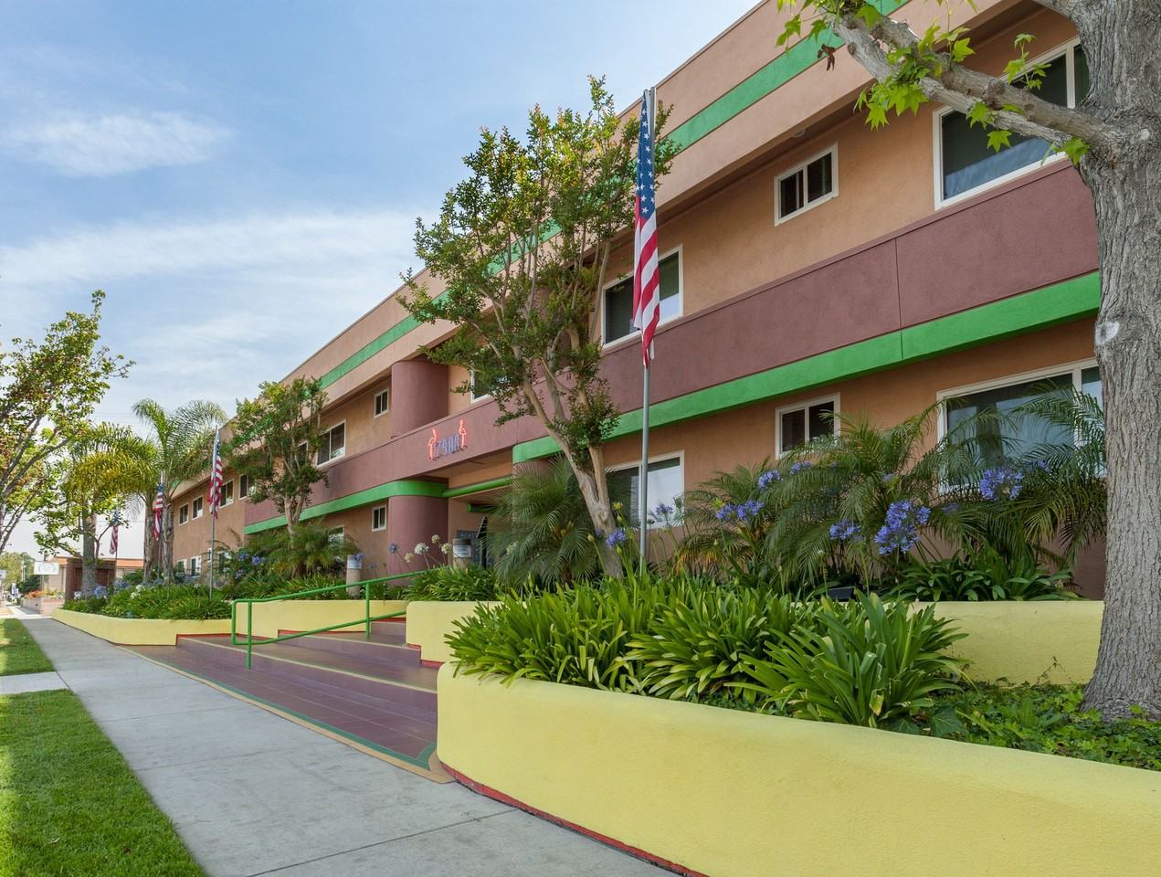 17908 Woodruff Avenue - Photo 2 of 35