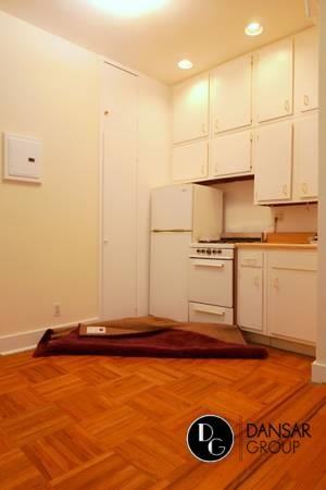 245 W 75th St - Photo 3 of 5