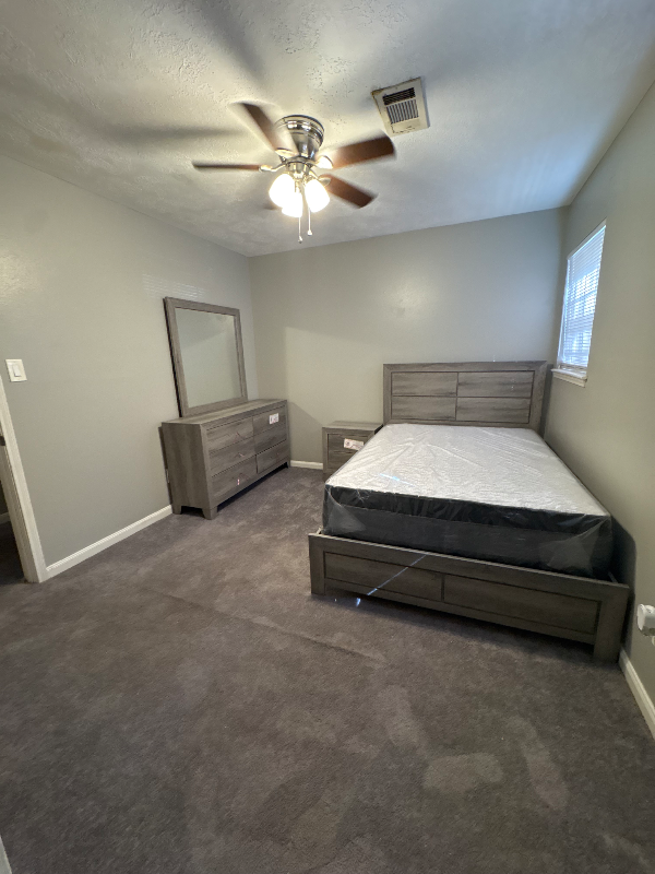 318 Elm St - Photo 3 of 10