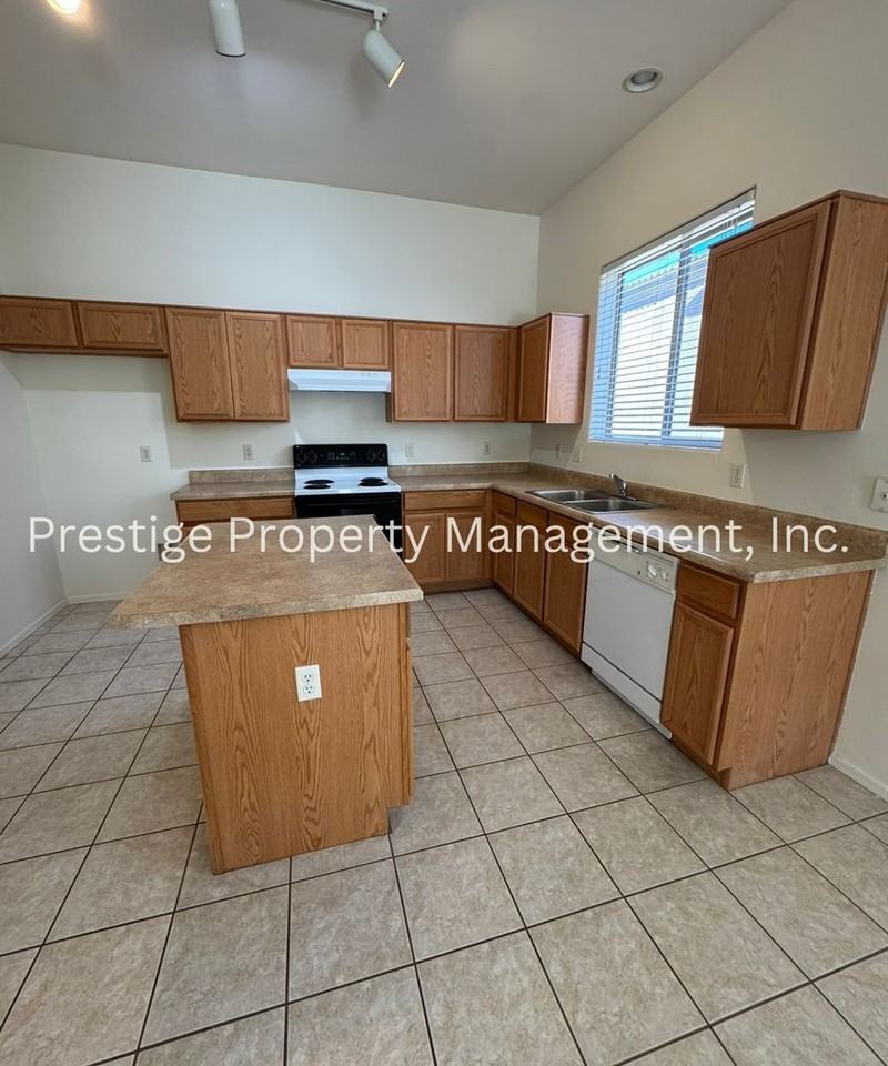 576 East Painted Pueblo Drive - Photo 4 of 29