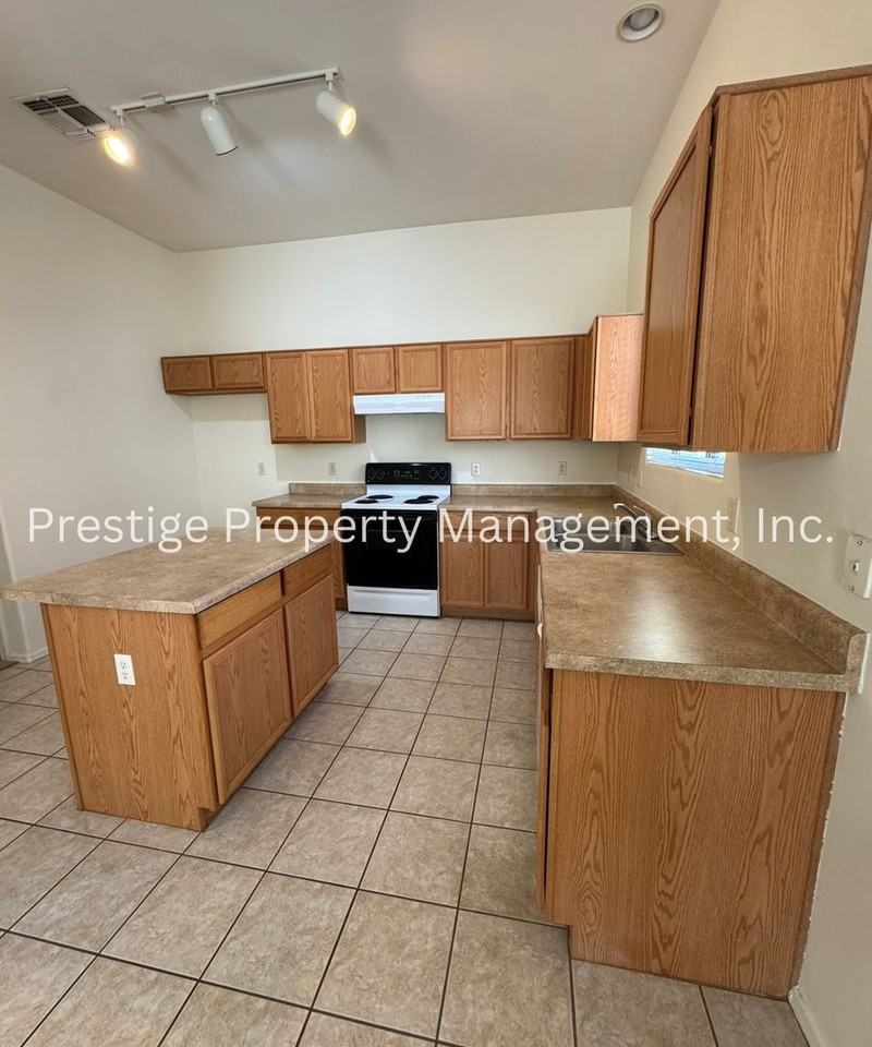 576 East Painted Pueblo Drive - Photo 5 of 29