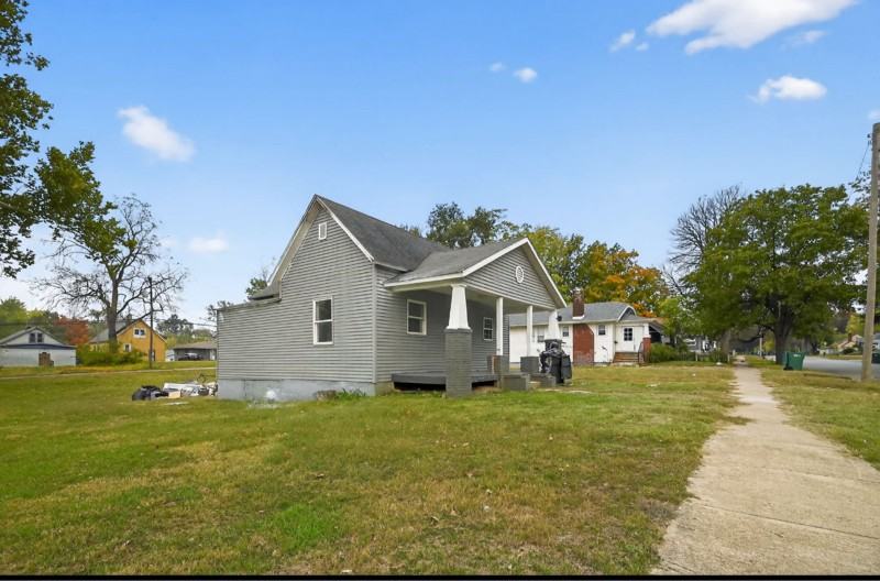 979 W King St - Photo 2 of 7