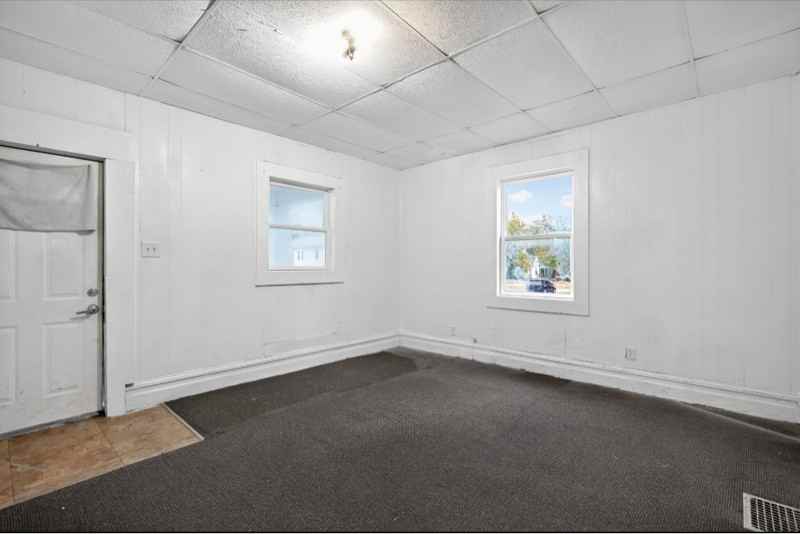 979 W King St - Photo 3 of 7