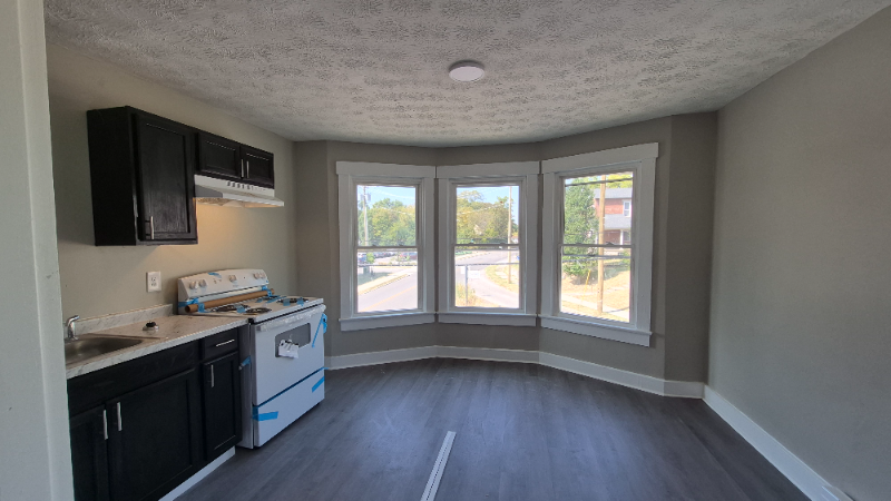 916 Riverview Ter - Photo 2 of 16