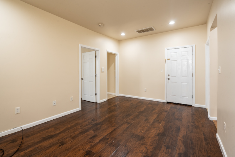 467 Hawthorne Ave #2 - Photo 3 of 19