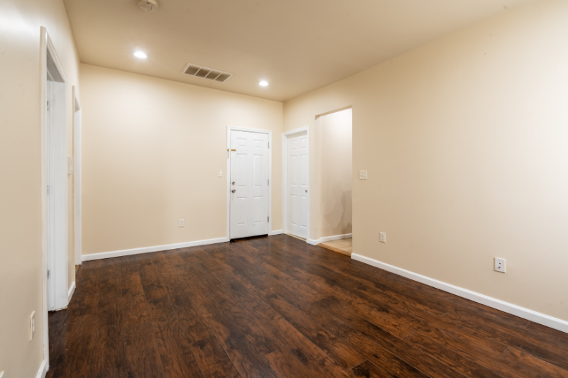 467 Hawthorne Ave #2 - Photo 4 of 19