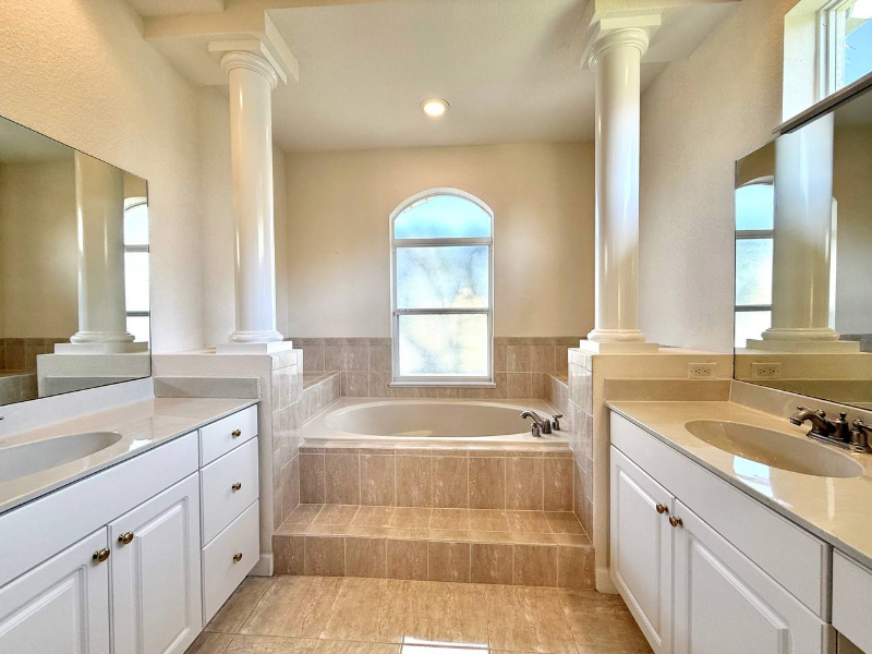 6018 Nw Winfield Dr - Photo 2 of 20