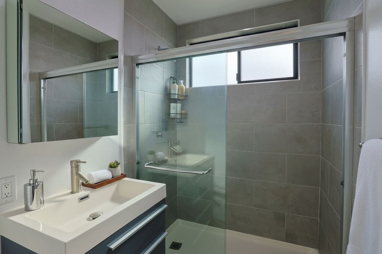 1277 W 23rd St - Photo 5 of 25