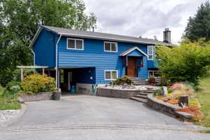 featured image of 9756 Crown Cres