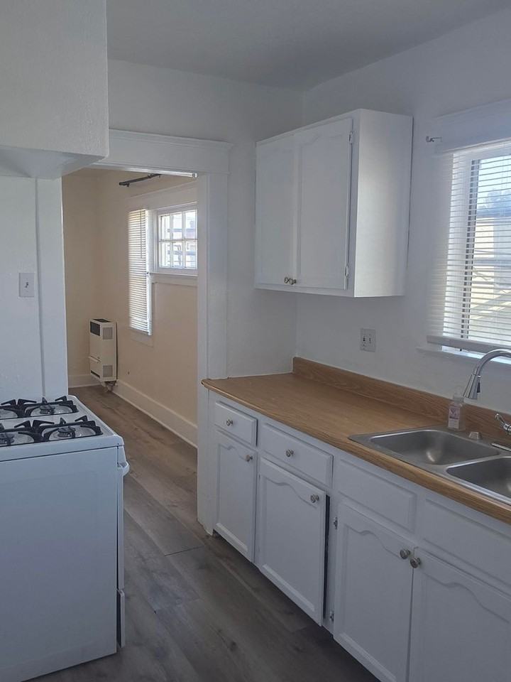 519 East 17th Street - Photo 6 of 19