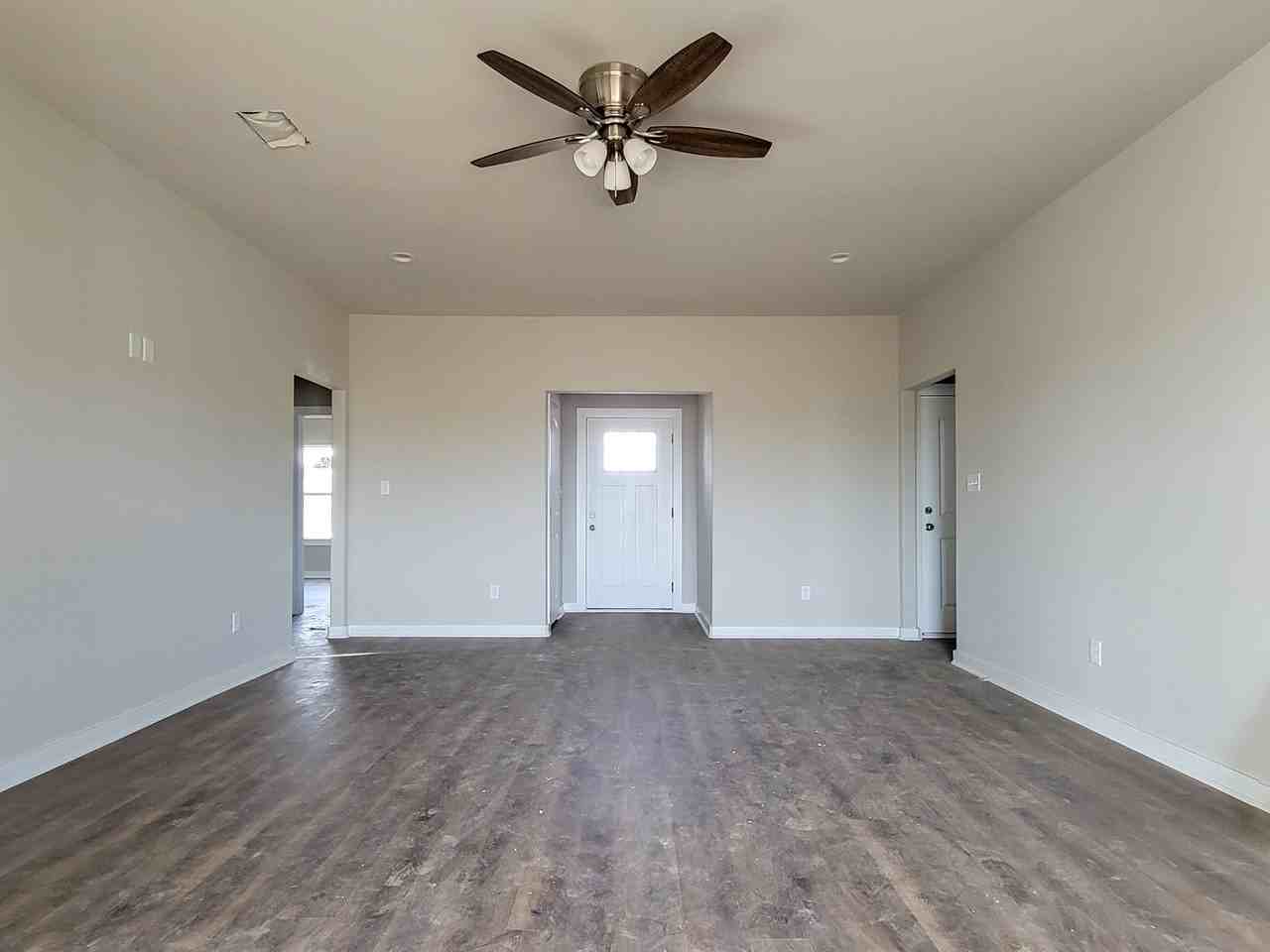 3837 Skylane Ave - Photo 3 of 7