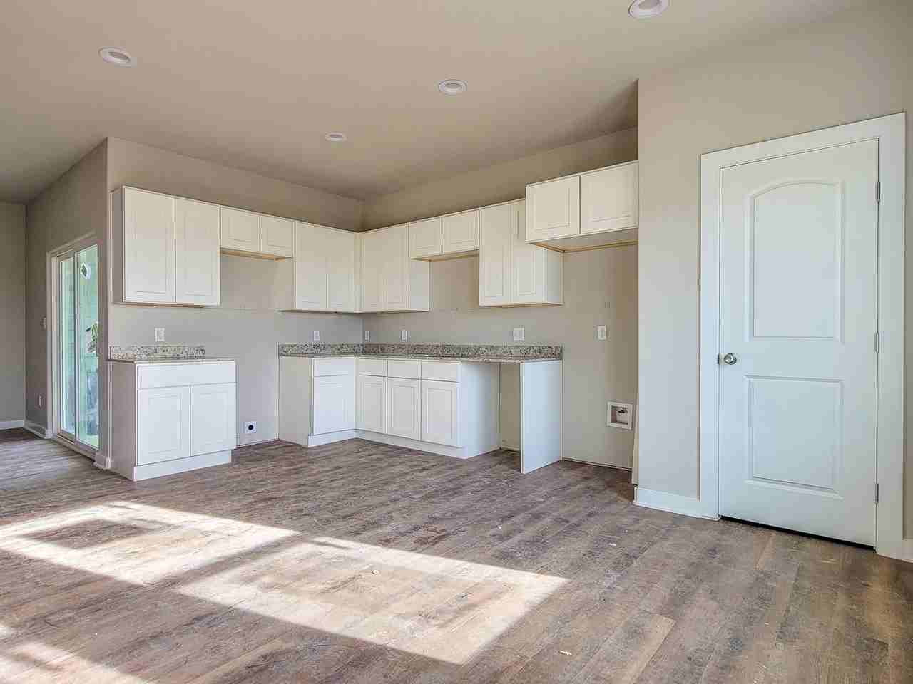 3837 Skylane Ave - Photo 4 of 7