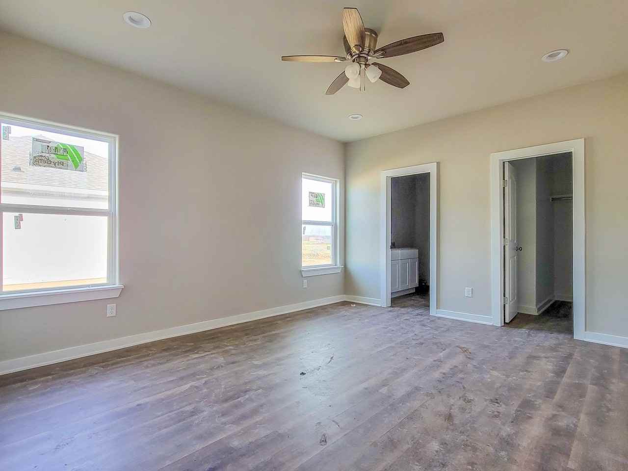 3837 Skylane Ave - Photo 5 of 7