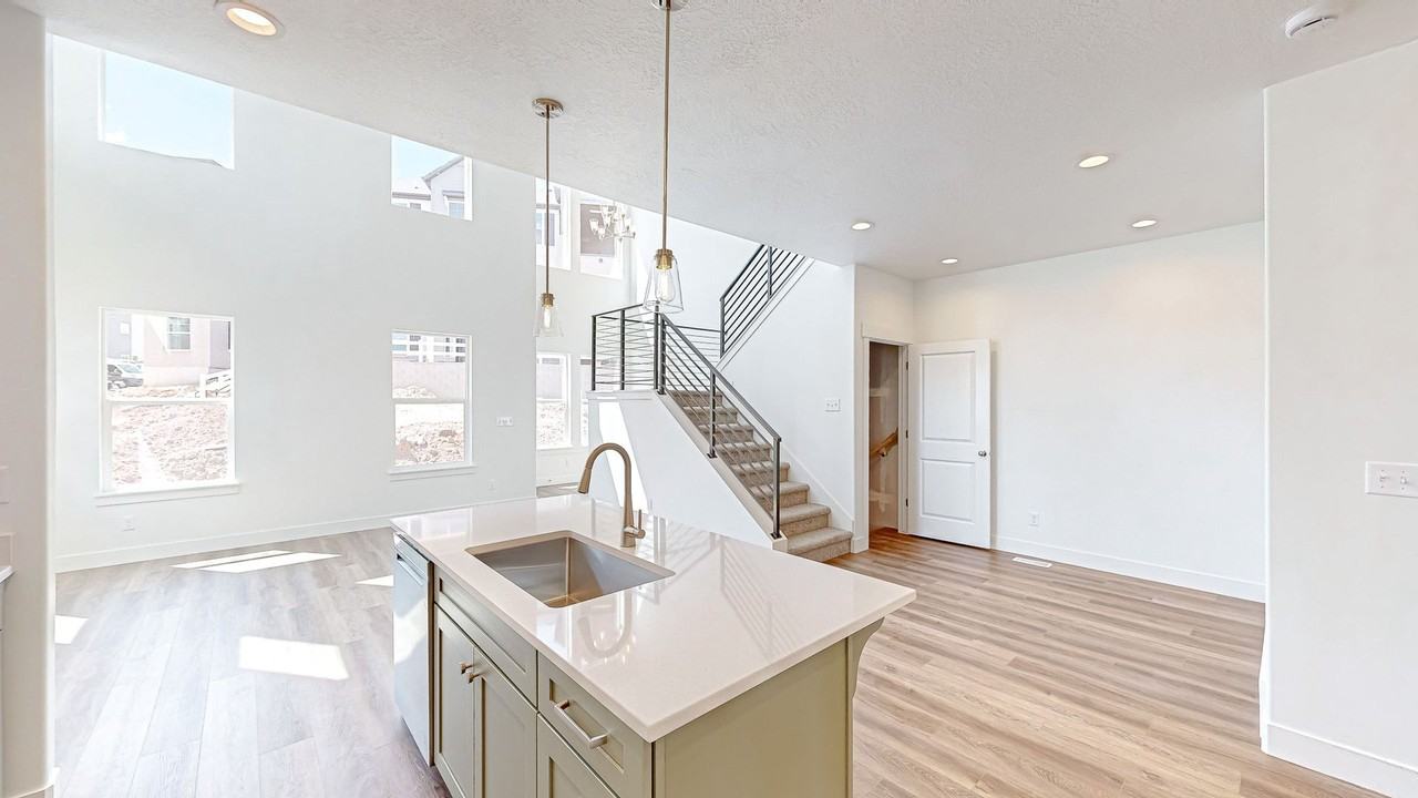 1583 W Stark Dr - Photo 2 of 50