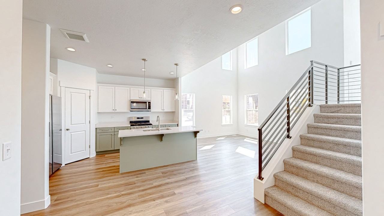 1583 W Stark Dr - Photo 6 of 50