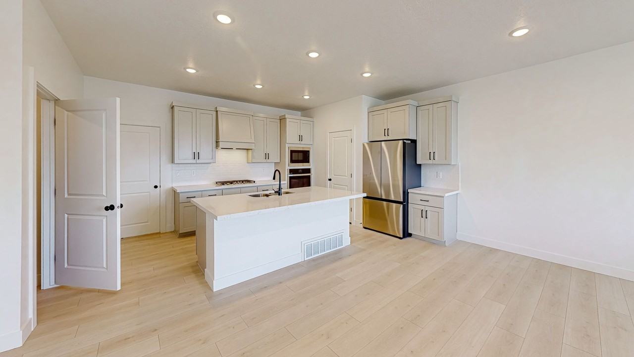 7 S Moonlit Rd - Photo 4 of 50