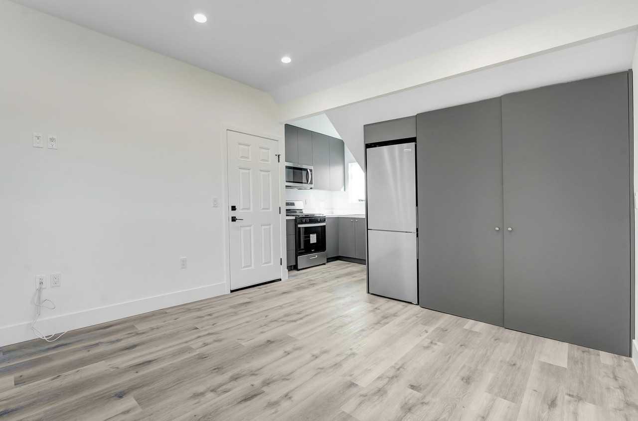 1512 Pennsylvania Avenue #4 - Photo 4 of 17