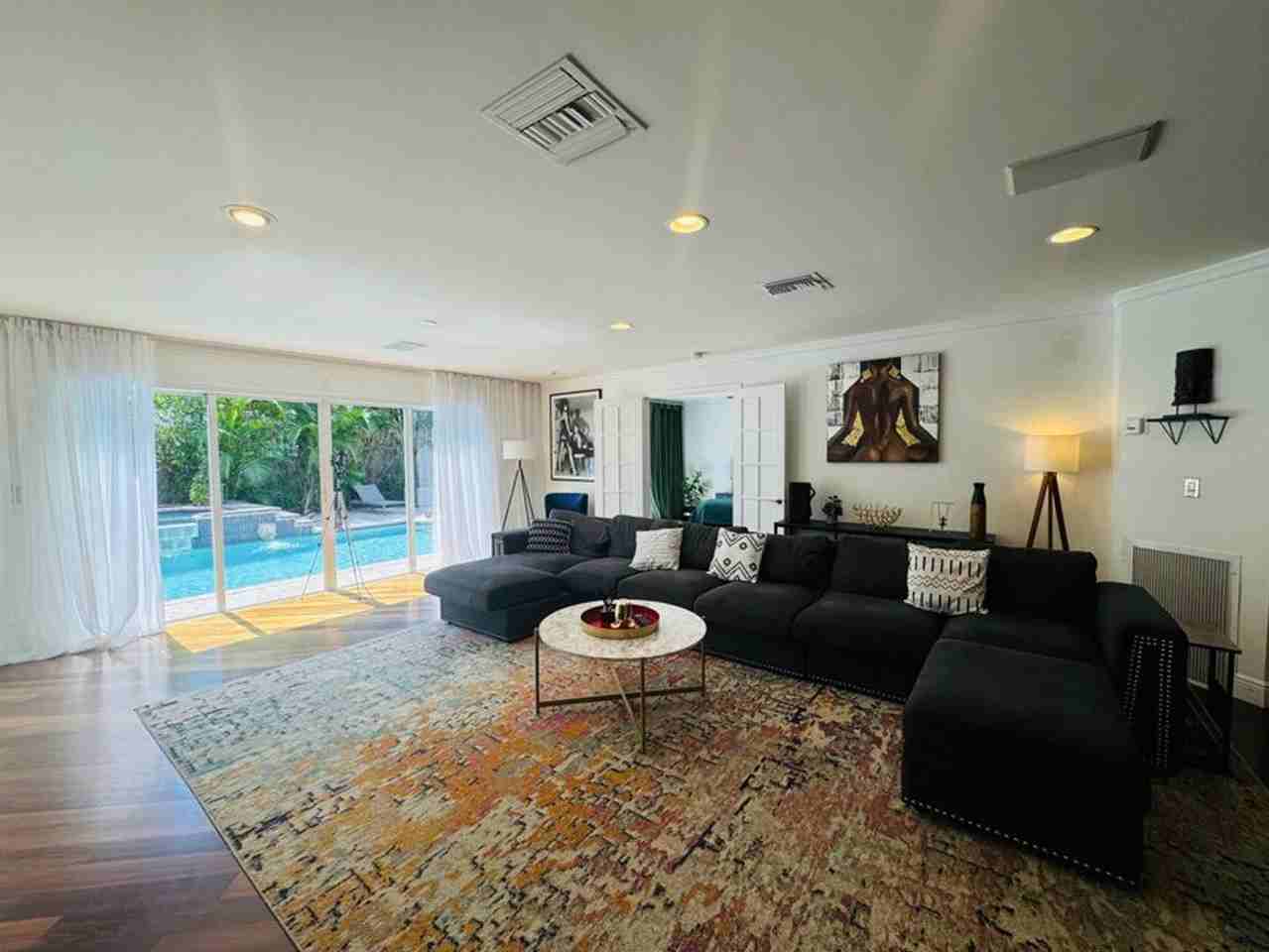 1728 Northeast 40th Street - Photo 3 of 16