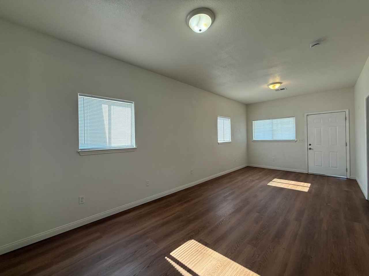 516 2nd St - Photo 3 of 21