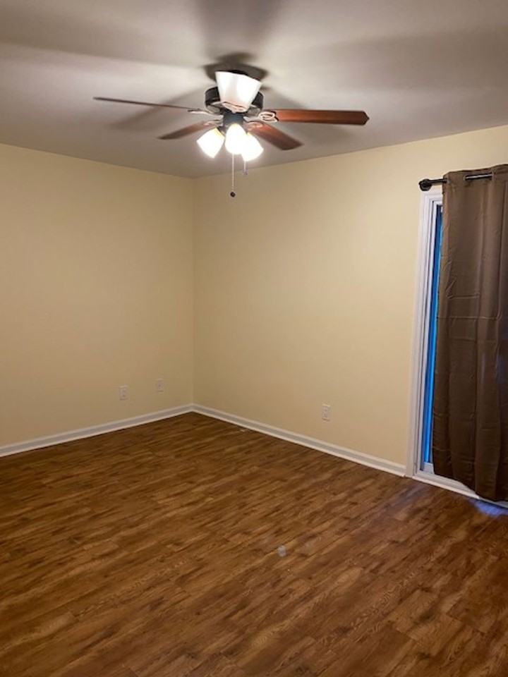 145 Colonial Cir Apt A8 - Photo 3 of 10