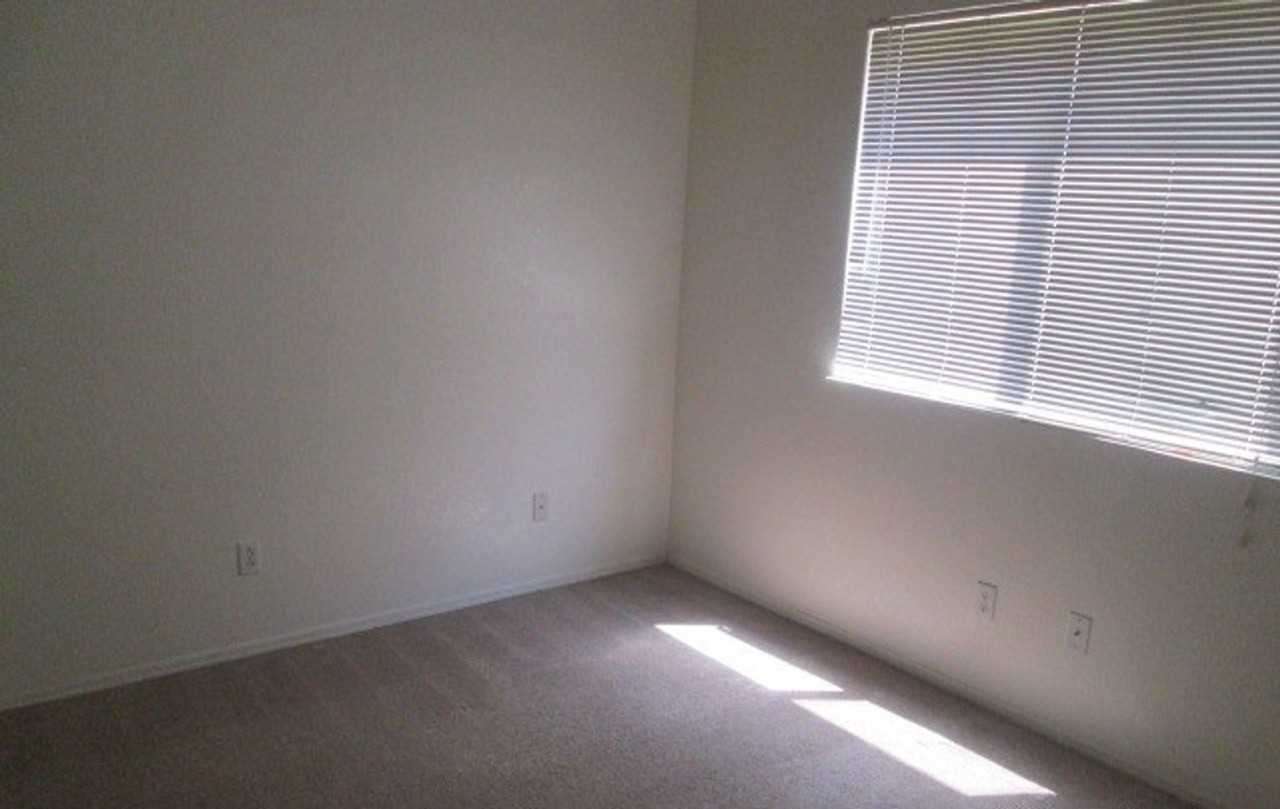 721 N Fresno St - Photo 7 of 10