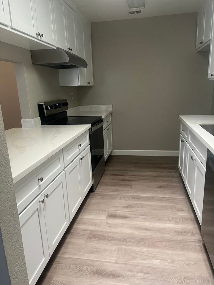 1152 Johnson Court - Photo 4 of 35